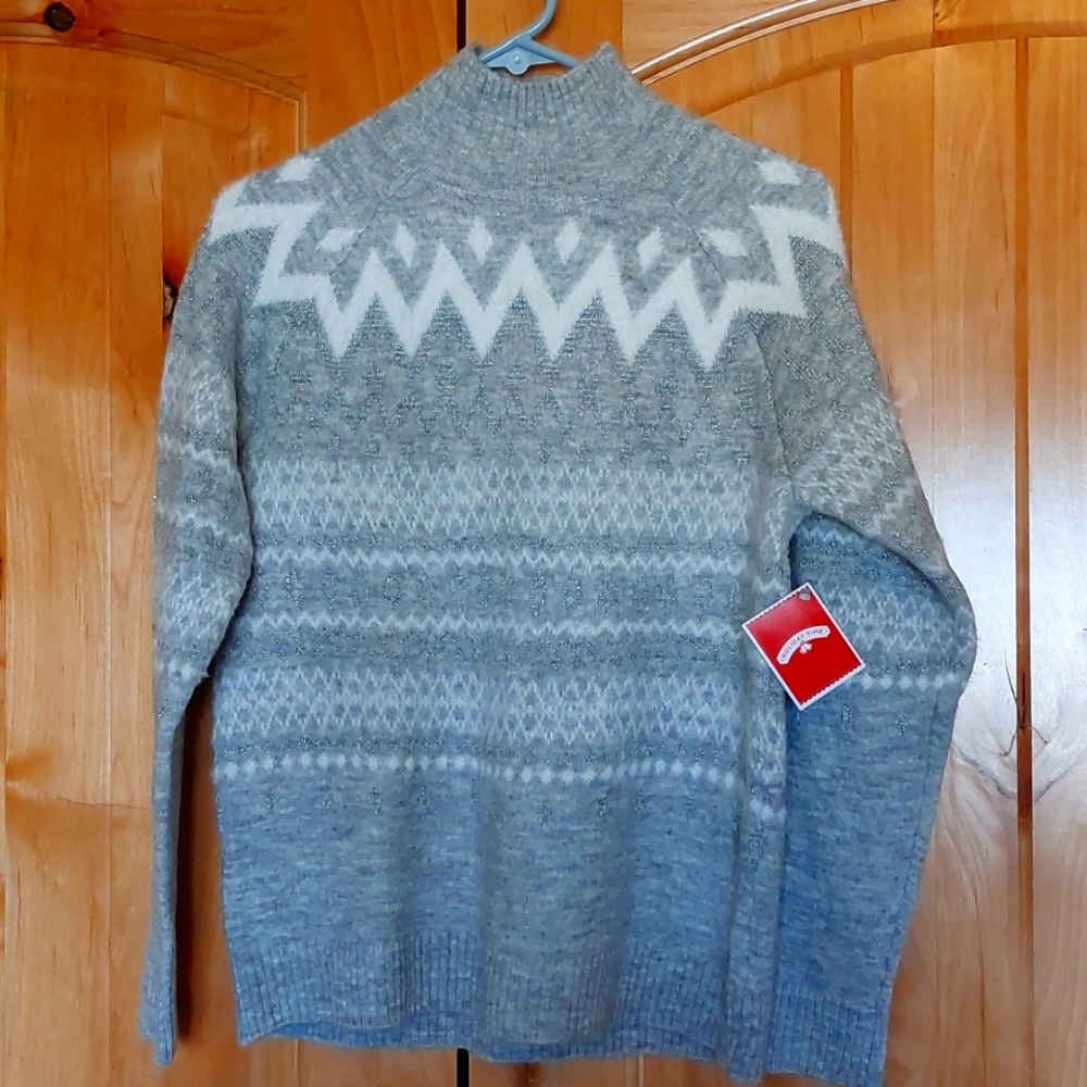 Long sleeve holiday sweater - NWT